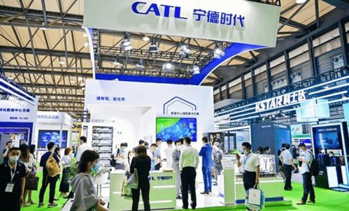 何小鵬余承東拉響警報 停工風險成2022汽車工業最大考驗，信息電子技術服務成關鍵變量